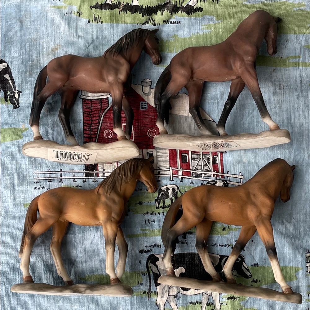 Brown Horse Figurine Set - Picture 4 of 9